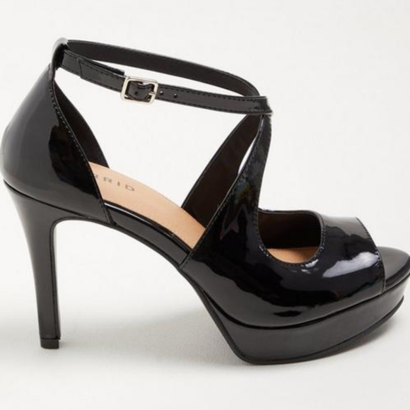 💥Sale💥NWT Torrid Criss Cross Black Platform Heels - Picture 2 of 5
